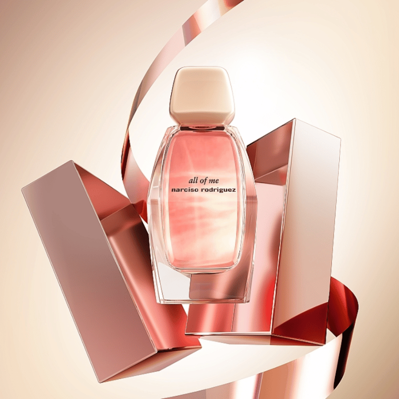 Narciso Rodriguez All Of Me EDP gây ấn tượng với thiết kế chai hình lục giác độc đáo, gợi lên sự mạnh mẽ nhưng không kém phần tinh tế.